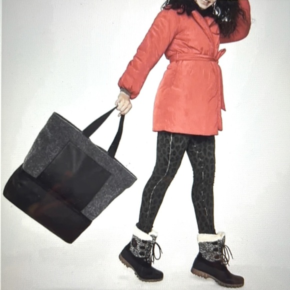DSW Gray Weekender Bag - Picture 1 of 15
